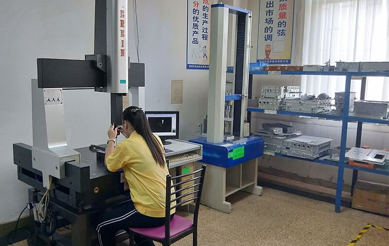 檢測中心：三次元，二次元，投影儀，鹽霧測試儀，探傷機，壓力測試，光譜分析儀，光澤計等21臺。